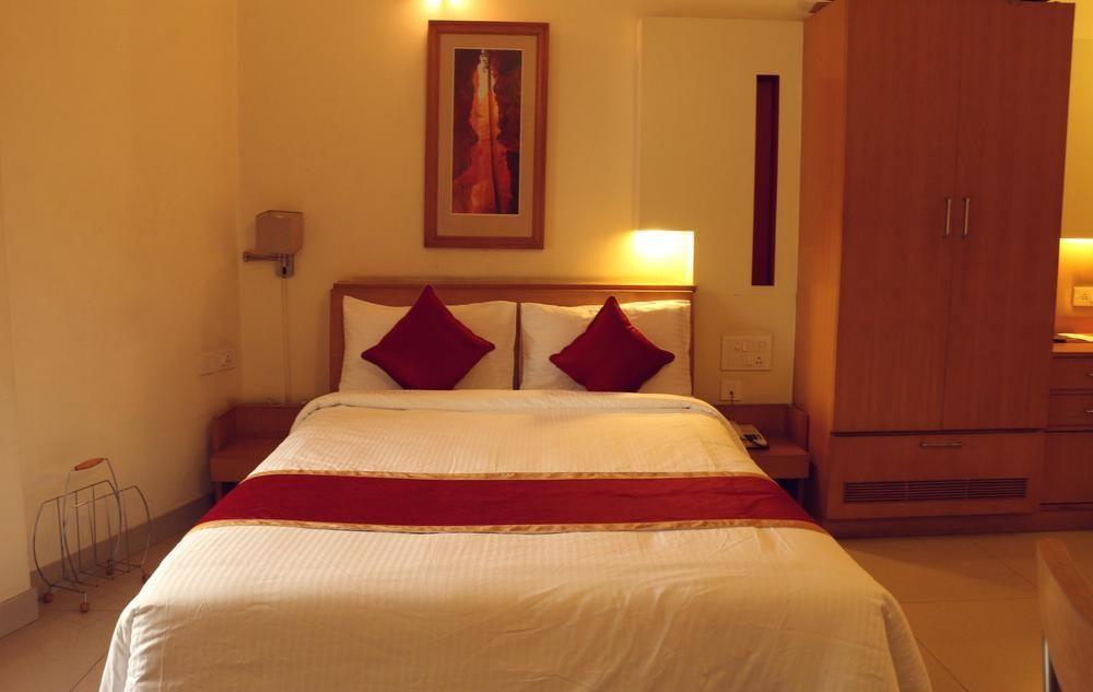 Capital O 333 Hotel Crystal Homes Bangalore Exterior foto