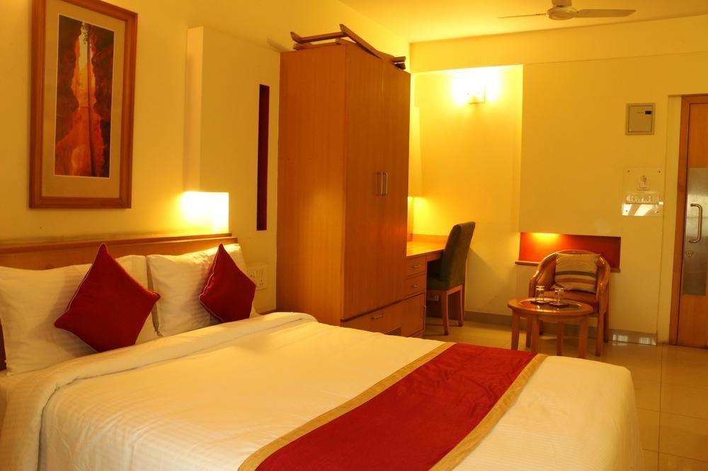 Capital O 333 Hotel Crystal Homes Bangalore Exterior foto